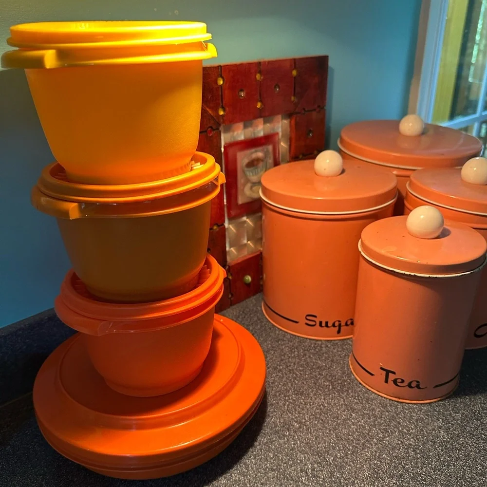Harvest Colors Tupperware 8-Piece Servalier & Seal-N-Serve Combo Set With Lids